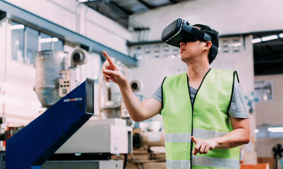 Knowledge transfer in manufacturing via AR technology